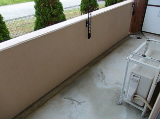 外からの目が気にならないバルコニーで洗濯物が干せます