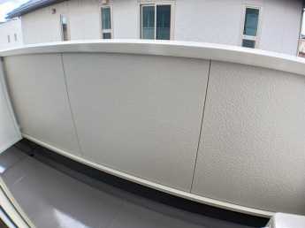 お洗濯にも便利なバルコニー付き