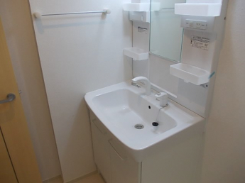 明るい洗面所です