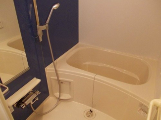 コンパクトで使いやすいお風呂です