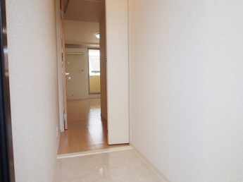 明るい玄関です