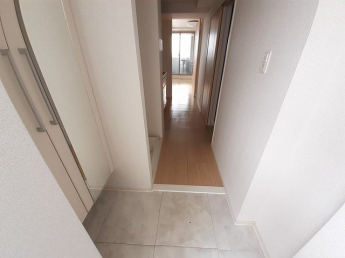 毎日通る玄関はこちらです