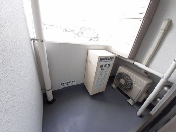 暖かな日差しのふりそそぐバルコニー