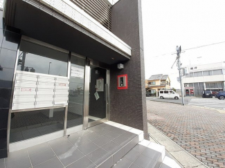 ゆとりのあるエントランスです