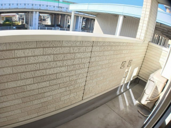 バルコニーからの眺めを楽しみながら食事をしませんか