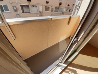 バルコニーからの眺めを楽しみながら食事をしませんか