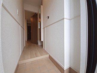 落ち着いた玄関です