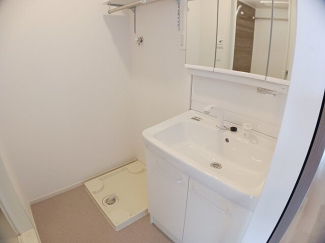 明るい洗面所です