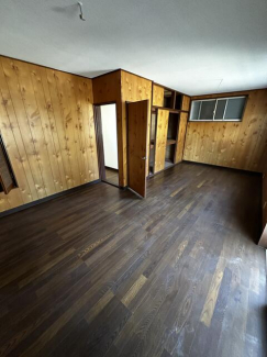 光を柔らかく反射させるも木目模様は視覚にも優しく心穏やかに過