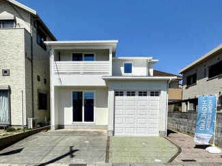 撮影後生成編集　外壁塗り替え後のイメージです　飽きの来ない白