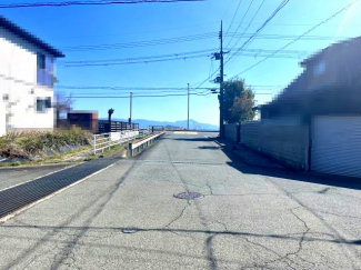 【前面道路含む現地写真】