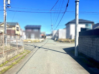 【前面道路含む現地写真】