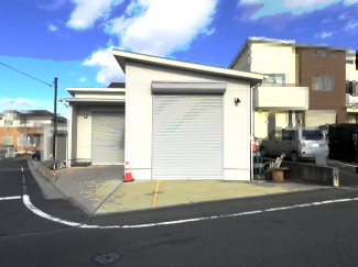 南西方面からの外観