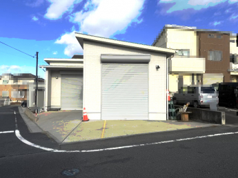 南西方面からの外観