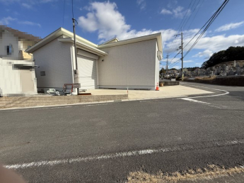 車の出し入れがしやすくなっています。