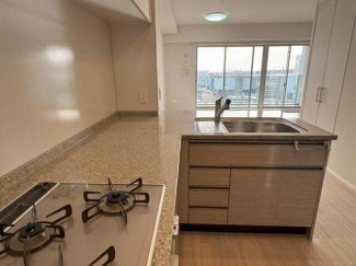 大理石仕様のＬ字型システムキッチンでテンションあがる～