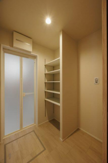 【施工例／洗面スペース】収納力たっぷりの洗面スペースです。