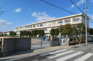 姫路市立広畑第二小学校まで1240m