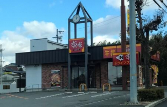 すき家三木本町店まで617m