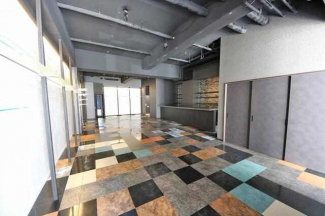 道路からよく見える、間口の広い路面店★