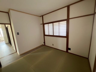 和室はシンプルなフチなし畳です