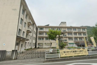 松山市立伊台小学校まで1176m