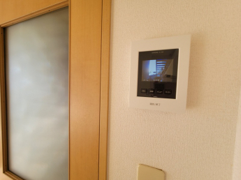 モニター付きインターホンで安心♪