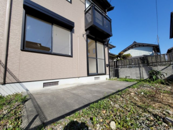 お洗濯物も良く乾きそう！プランターで家庭菜園も良さそうですね