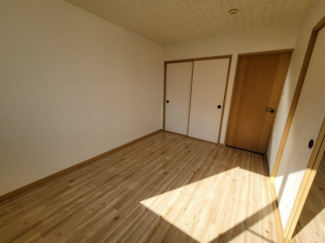 リビング横の洋室です