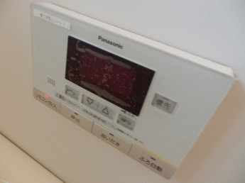 浴室の給湯器リモコンです