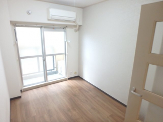 こちらのリビングで趣味の時間をお楽しみください