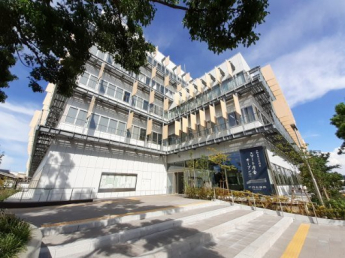 伊丹市役所まで1800m