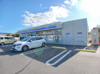 ローソン伊丹中野東三丁目店まで430m