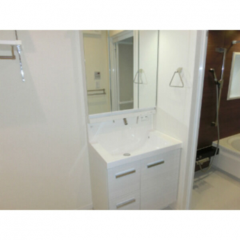 明るい洗面所です