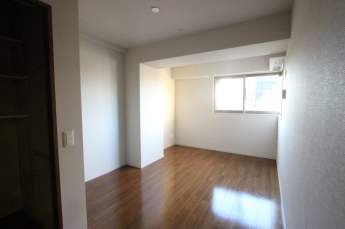 使い勝手のいい洋室です