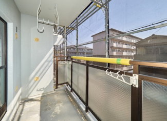 東面バルコニー。現在外壁塗装中です