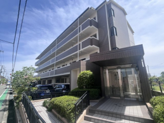 落ち着いた雰囲気の外観です