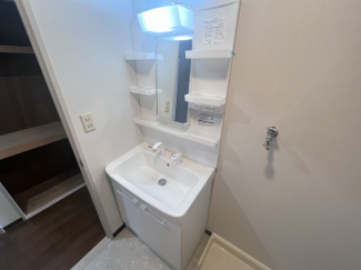 明るい洗面所です