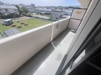 開放的で明るい空間を演出してくれるバルコニーです