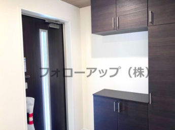 収納もある玄関です