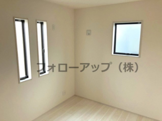 明るい洋室です