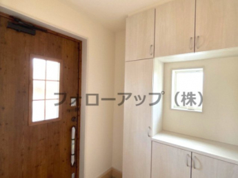 落ち着いた玄関です