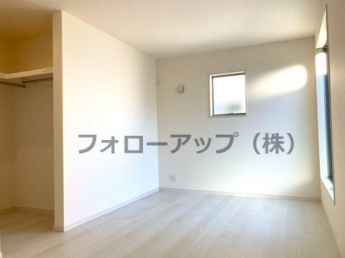 使い勝手のいい洋室です