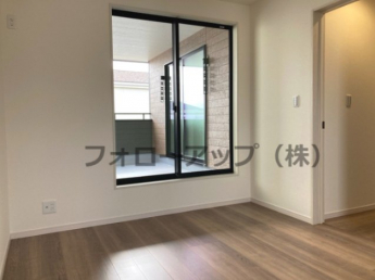 使い勝手のいい洋室です