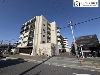 徒歩圏内にスーパーやコンビニエンスストアが充実しているので買い物にとても便利です♪