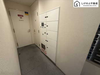 宅配ボックスがございます。