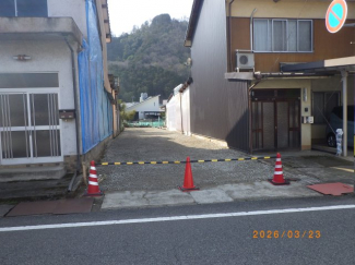 【前面道路含む現地写真】