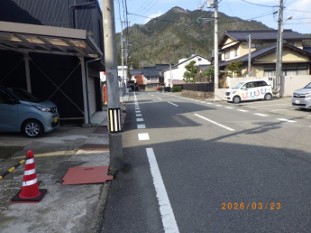 【前面道路含む現地写真】