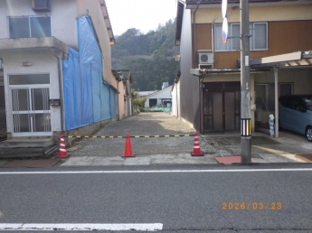【前面道路含む現地写真】
