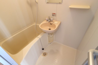 浴室、洗面台。